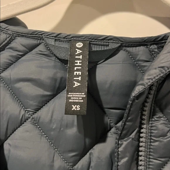 Athleta Dark Gray Quilted Puffer Jacket with Hood - Picture 3 of 3